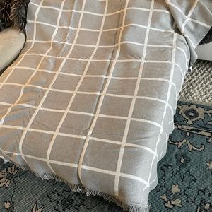 Reversible gray/white throw blanket